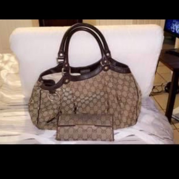 Gucci Handbags - Gucci purse